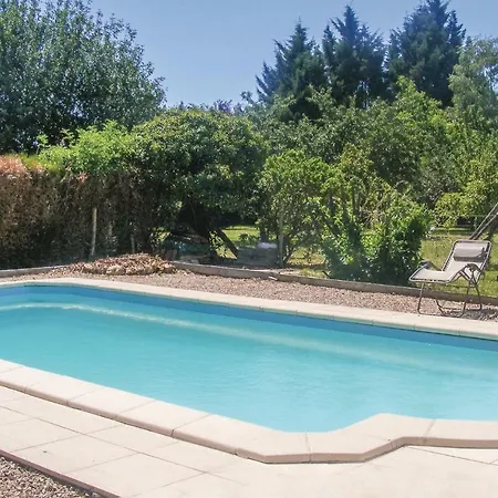 Three-bedroom Holiday In בית נופש