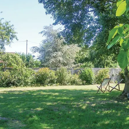 Three-bedroom Holiday In * Queaux