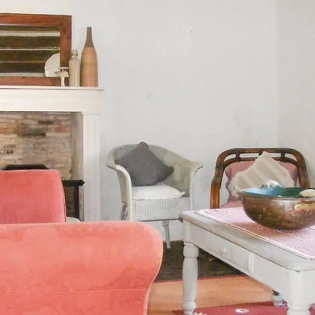 Three-bedroom Holiday In בית נופש