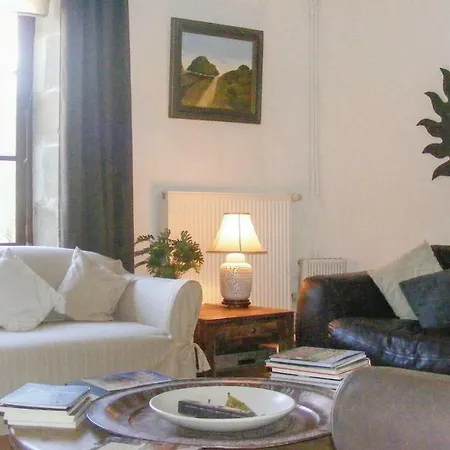 Three-bedroom Holiday In * Queaux