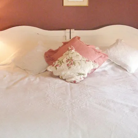 בית נופש Three-bedroom Holiday In Queaux